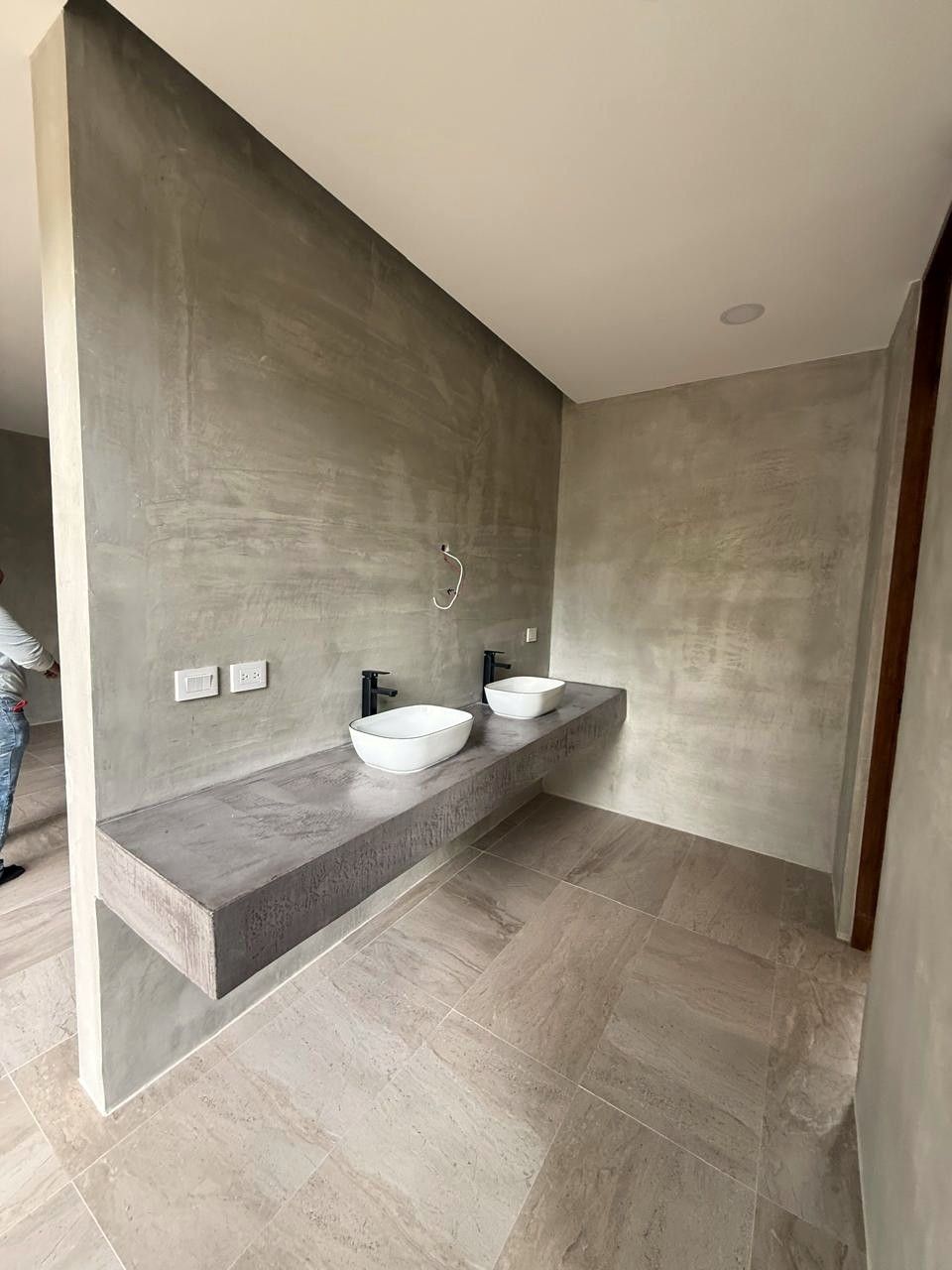 Baño con doble lavabo
