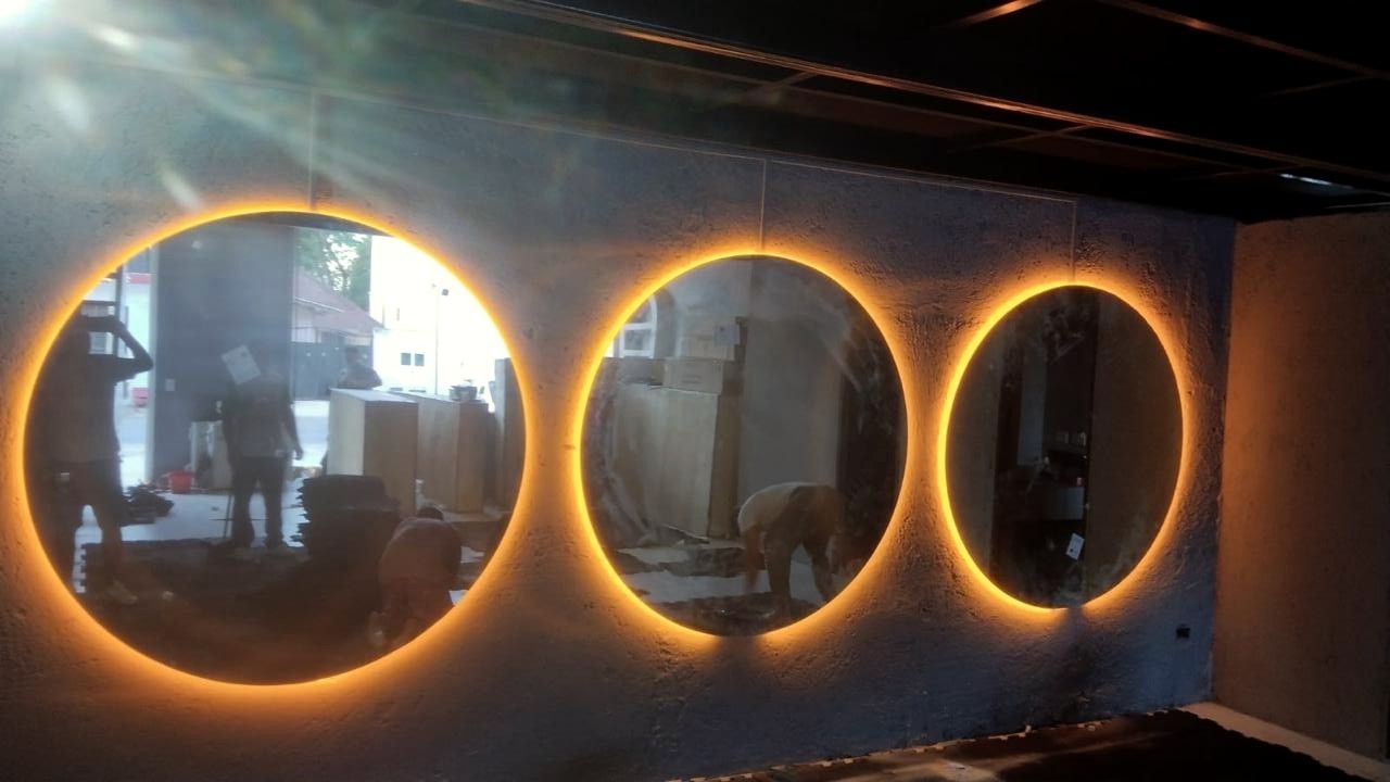 Espejos circulares retroiluminados
