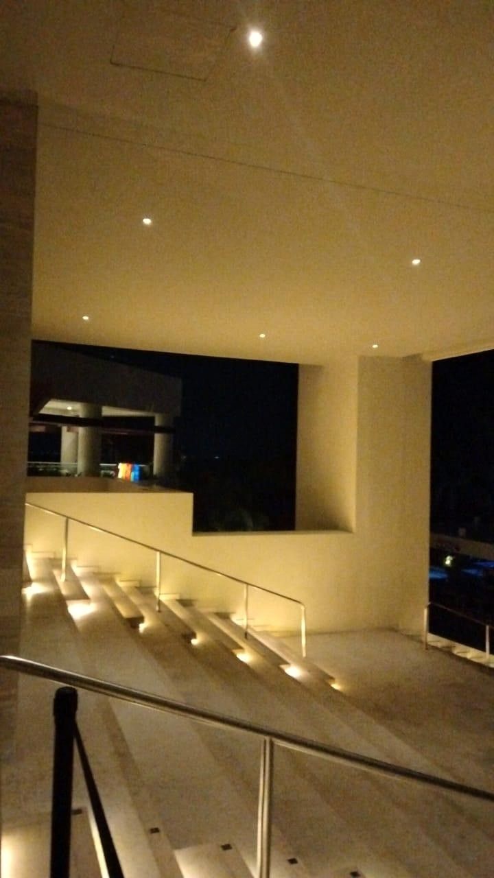Escalera iluminada terminada