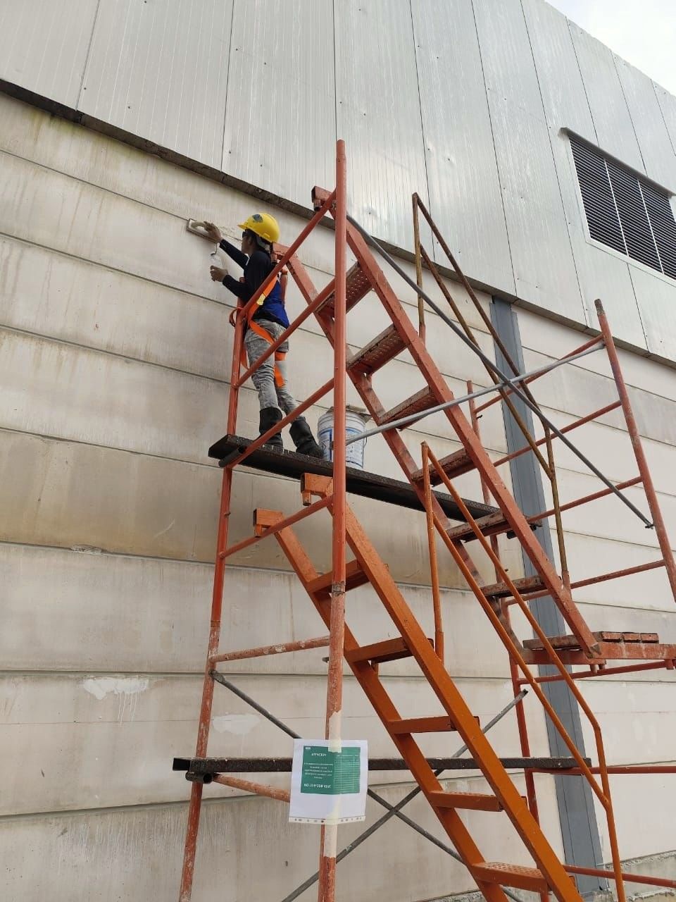Trabajo en altura sobre andamio