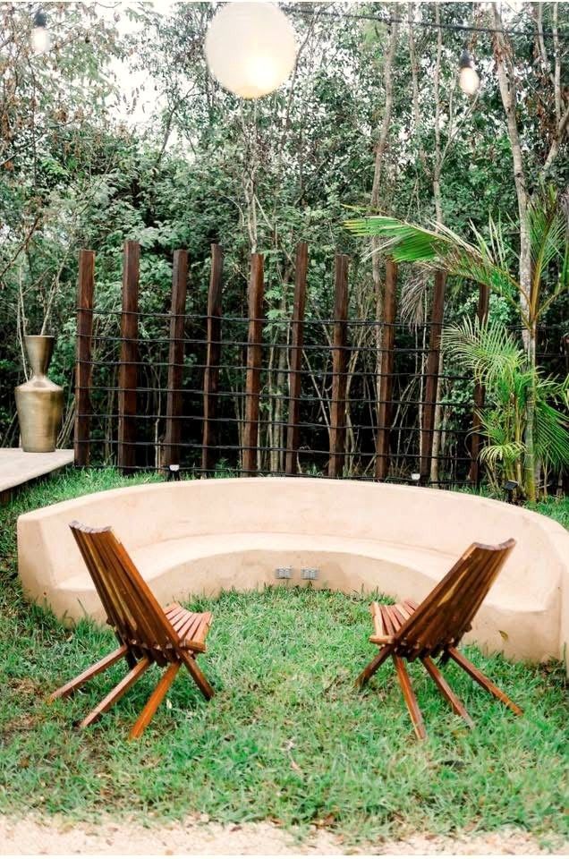 Jardín con asientos